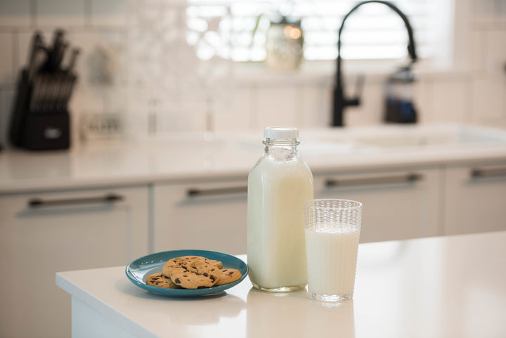 32-oz Clear Glass Milk Bottle with Lid - Hastingsville